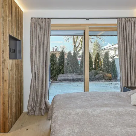 Janny Chalet, Hot Tub بيت للعطل كابرون